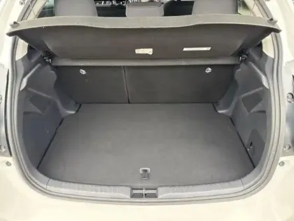 Photo 12 Toyota Yaris  116h Design 5p