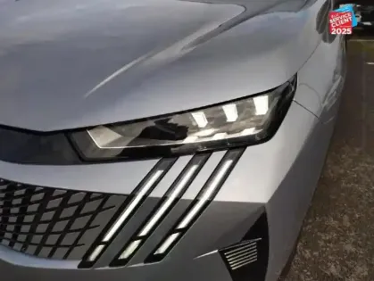 Photo 27 Peugeot 5008  Hybrid 136ch GT e-DCS6