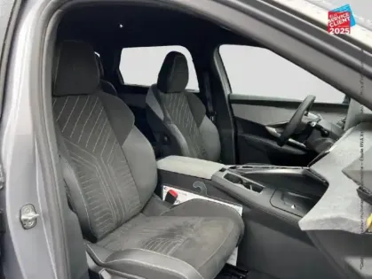 Photo 34 Peugeot 5008  Hybrid 136ch GT e-DCS6