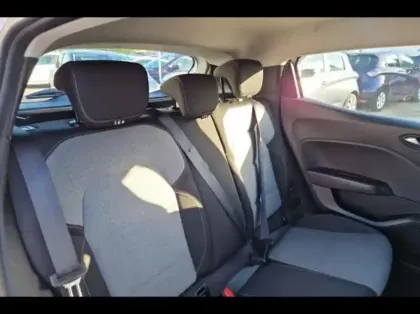 Photo 10 Renault Clio  1.6 E-Tech 145ch full hybrid Evolution - 24