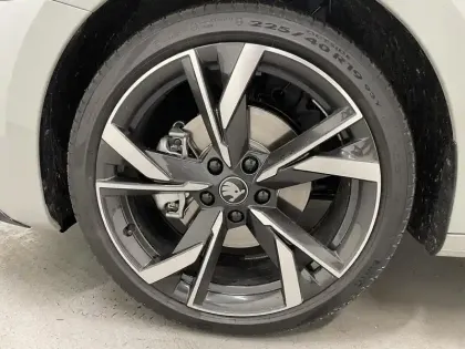 Photo 7 Skoda Octavia  1.5 TSI Hybrid 150 ch ACT DSG7