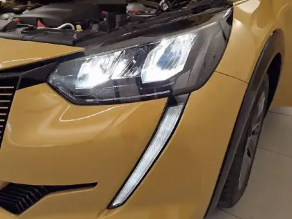 Photo 15 Peugeot 208  Electrique 50 kWh 136ch