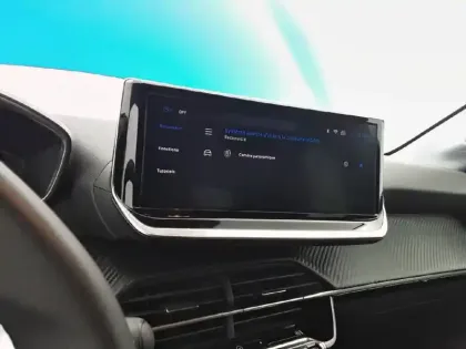 Photo 19 Peugeot 208  Hybrid 100 e-DCS6