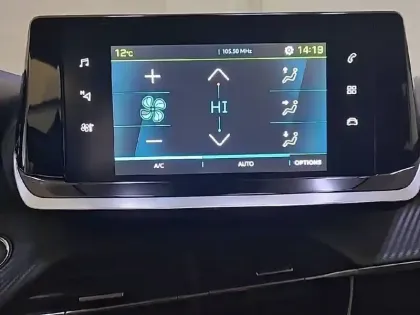 Photo 39 Peugeot 2008  Electrique 136 ch