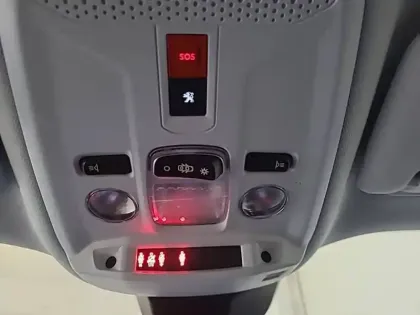 Photo 45 Peugeot 2008  Electrique 136 ch