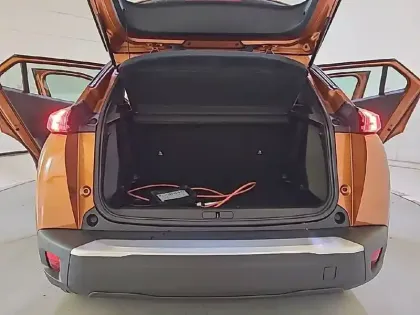 Photo 25 Peugeot 2008  Electrique 136 ch