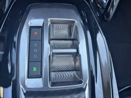 Photo 13 Peugeot 2008  Electrique 136 ch