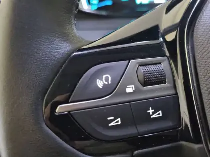 Photo 61 Peugeot 2008  Electrique 136 ch