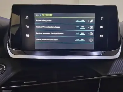 Photo 41 Peugeot 2008  Electrique 136 ch