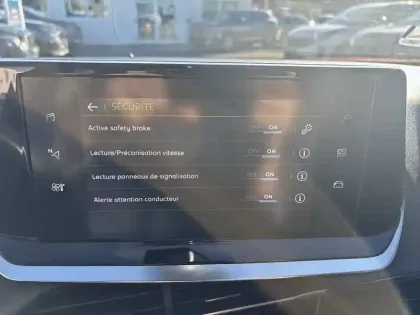Photo 19 Peugeot 2008  Electrique 136 ch