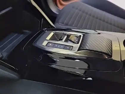 Photo 33 Peugeot 2008  Electrique 136 ch