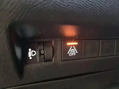 Photo 63 Peugeot 2008  Electrique 136 ch
