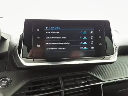 Photo 46 Peugeot 2008  PureTech 100 S&S BVM6