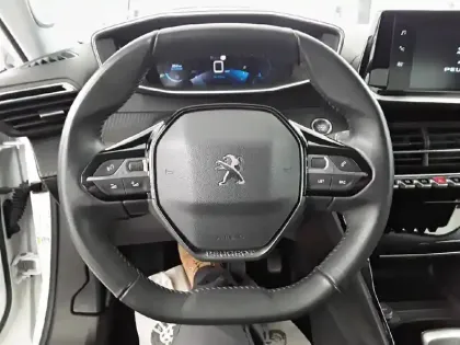 Photo 8 Peugeot 2008  PureTech 100 S&S BVM6