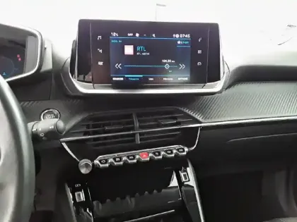 Photo 41 Peugeot 2008  PureTech 100 S&S BVM6