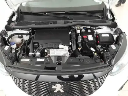 Photo 25 Peugeot 2008  PureTech 100 S&S BVM6