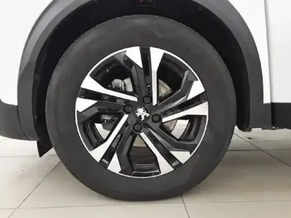 Photo 12 Peugeot 2008  PureTech 100 S&S BVM6