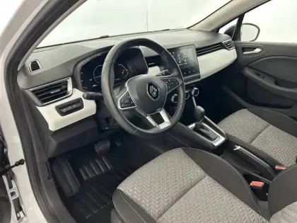 Photo 18 Renault Clio  E-Tech full hybrid 145