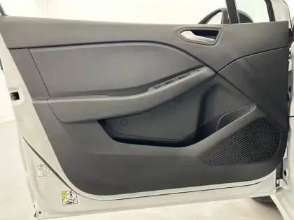 Photo 19 Renault Clio  E-Tech full hybrid 145