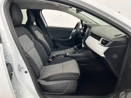 Photo 22 Renault Clio  E-Tech full hybrid 145