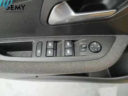 Photo 11 Peugeot 208  Electrique 50 kWh 136ch