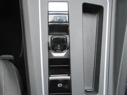 Photo 17 Volkswagen Golf  1.5 eTSI OPF 130 DSG7