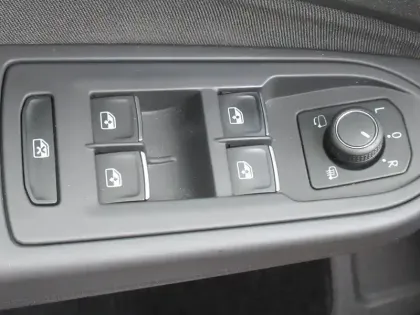 Photo 21 Volkswagen Golf  1.5 eTSI OPF 130 DSG7