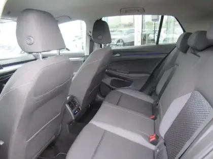 Photo 18 Volkswagen Golf  1.5 eTSI OPF 130 DSG7