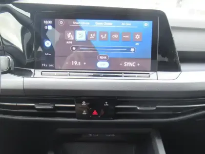 Photo 33 Volkswagen Golf  1.5 eTSI OPF 130 DSG7