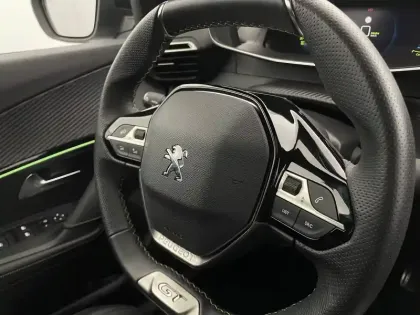 Photo 30 Peugeot 2008  Electrique 136 ch