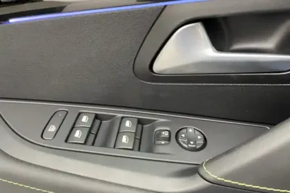 Photo 17 Peugeot 208  Hybrid 110 e-DCS6