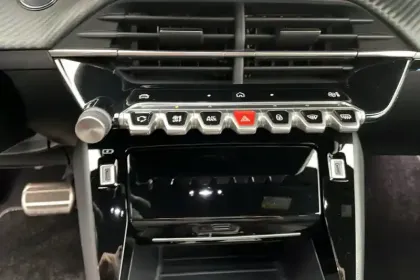 Photo 15 Peugeot 208  Hybrid 110 e-DCS6