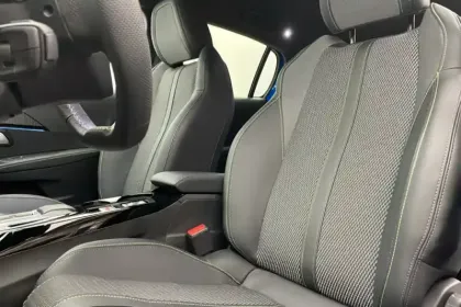 Photo 12 Peugeot 208  Hybrid 110 e-DCS6