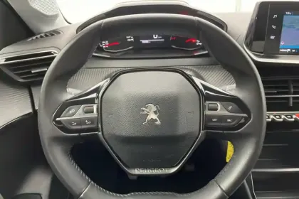 Photo 10 Peugeot 208  PureTech 75 S&S BVM5