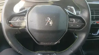 Photo 18 Peugeot 208  PureTech 130 S&S EAT8