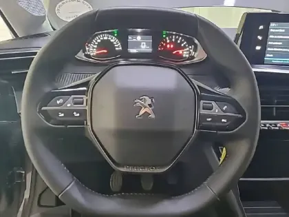 Photo 32 Peugeot 208  PureTech 75 S&S BVM5