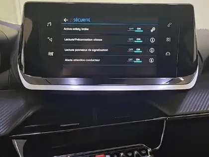 Photo 14 Peugeot 208  PureTech 75 S&S BVM5