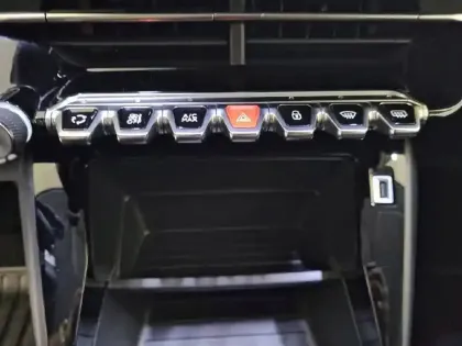 Photo 20 Peugeot 208  PureTech 75 S&S BVM5