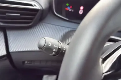 Photo 18 Peugeot 208  100 S&S BVM6