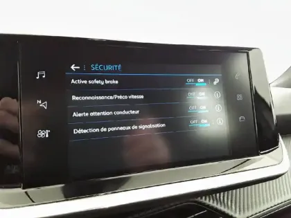 Photo 21 Peugeot 2008  PureTech 100 S&S BVM6