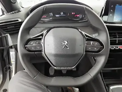 Photo 8 Peugeot 2008  PureTech 100 S&S BVM6