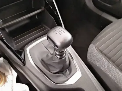 Photo 13 Peugeot 2008  PureTech 100 S&S BVM6