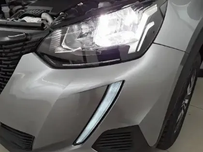 Photo 15 Peugeot 2008  PureTech 100 S&S BVM6