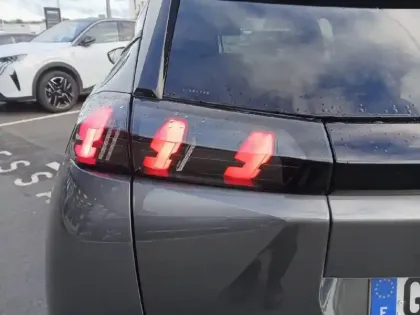 Photo 16 Peugeot 2008  PureTech 130 S&S EAT8