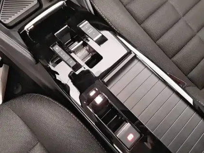 Photo 13 Citroën C4  Hybride 136 e-DCS6