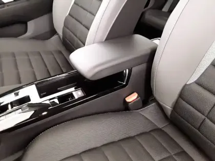 Photo 22 Citroën C4  Hybride 136 e-DCS6