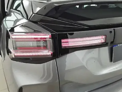 Photo 16 Citroën C4  Hybride 136 e-DCS6