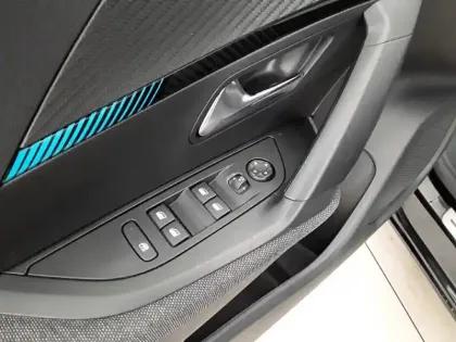 Photo 50 Peugeot 2008  Electrique 136 ch