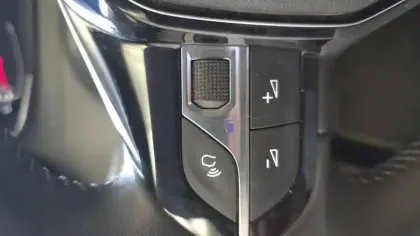 Photo 33 Peugeot 208  PureTech 100 S&S BVM6