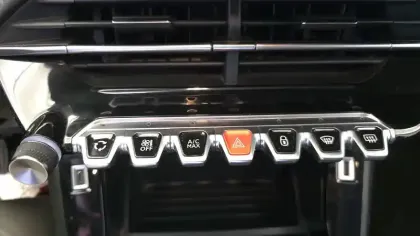 Photo 30 Peugeot 208  PureTech 100 S&S BVM6